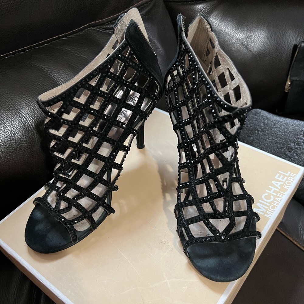 Elegant style sandal heel